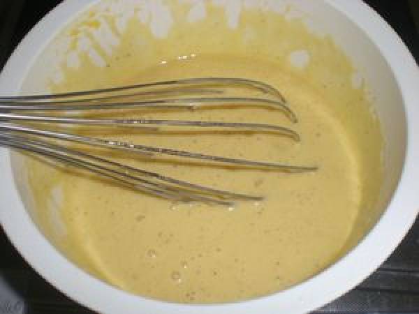 PETITS GATEAUX AU YAOURT ET A LA CONFITURE D'ANANAS VANILLEE - Préparation etape 1