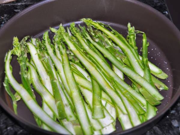 Tartare de saumon frais aux asperges, gel de citron vert - Préparation etape 2