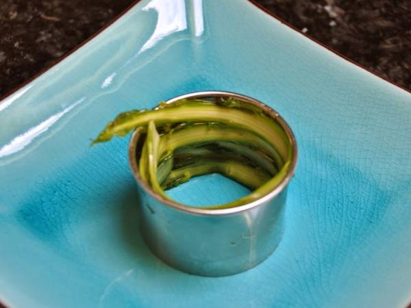 Tartare de saumon frais aux asperges, gel de citron vert - Préparation etape 4