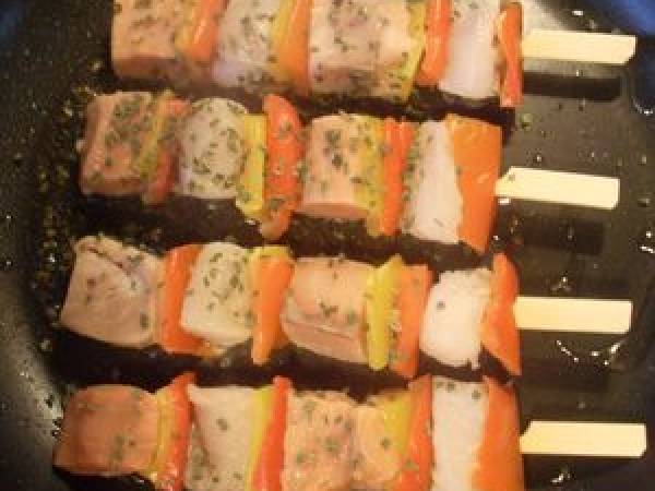 Brochettes de poisson et sa sauce au citron - Préparation etape 2