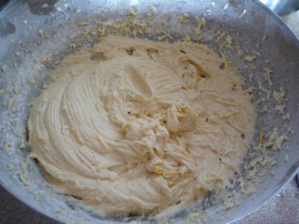 Gâteau aux prunes - Pflaumenkuchen vom Blech - Préparation etape 1