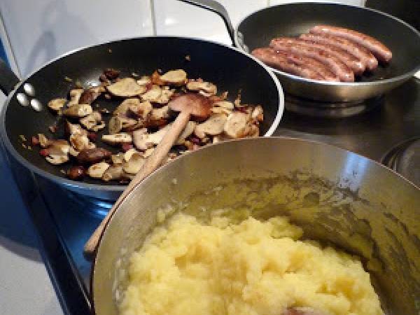Pommes de terre écrasées aux cèpes et... saucisses grillées! - Préparation etape 4