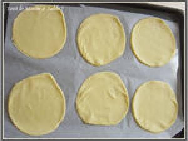 Chaussons poire, amande, chocolat - Préparation etape 1