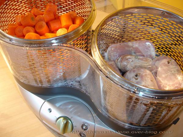 ROULE DE DINDE FARCI AUX CHAMPIGNONS, PUREE DE CAROTTE AUX NOISETTES - Préparation etape 5