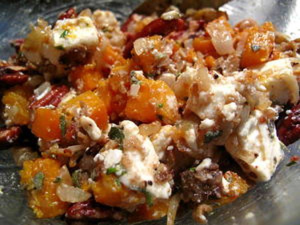 Aubergine gratinée farcie à la courge, féta et noix, et sa petite salade - Préparation etape 5