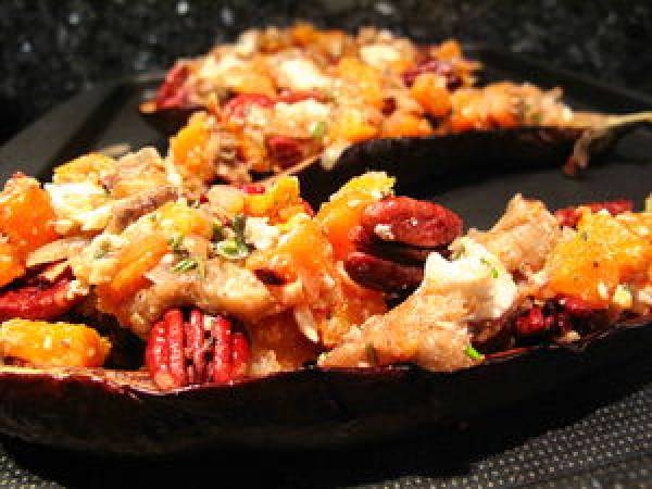 Aubergine gratinée farcie à la courge, féta et noix, et sa petite salade - Préparation etape 6