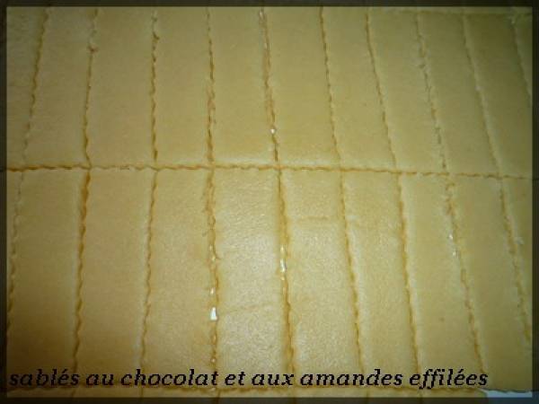 SABLES AU CHOCOLAT ET AUX AMANDES EFFILEES - Préparation etape 1