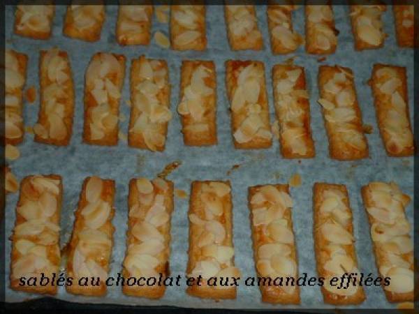 SABLES AU CHOCOLAT ET AUX AMANDES EFFILEES - Préparation etape 2