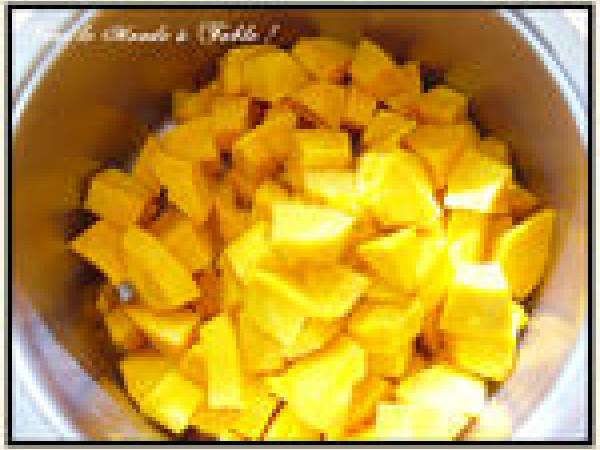 Velouté de potimarron espuma de crème fraîche aux noisettes - Préparation etape 2