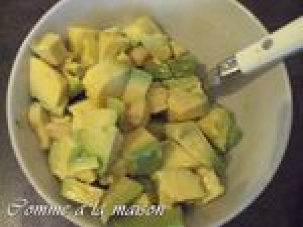 Verrines d'avocat au saumon fumé et crevettes - Préparation etape 2