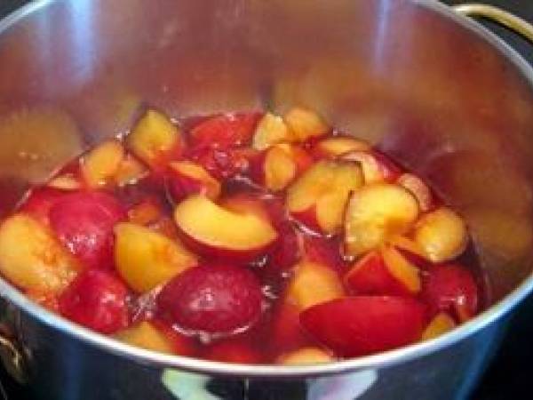 Terrine de prunes au pain d'épices. - Préparation etape 1