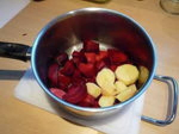 Velouté de betterave aux noisettes - Préparation etape 2