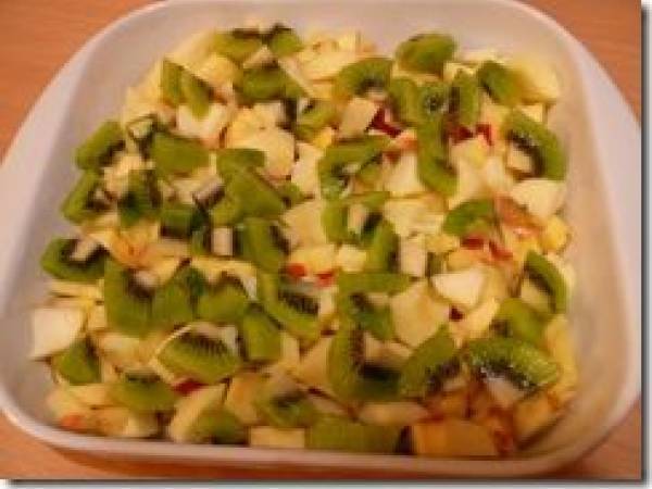 Crumble de pommes et kiwi aux noisettes - Préparation etape 1