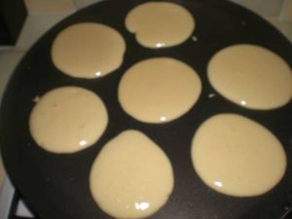 PETITES CREPES A LA PATE A TARTINER FACON PANCAKES - Préparation etape 3