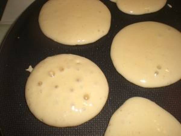 PETITES CREPES A LA PATE A TARTINER FACON PANCAKES - Préparation etape 4