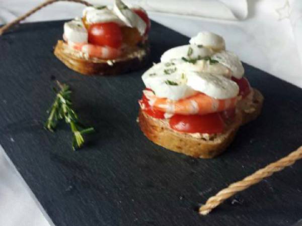 Tartine tomate - mozzarella et crevettes - Préparation etape 7