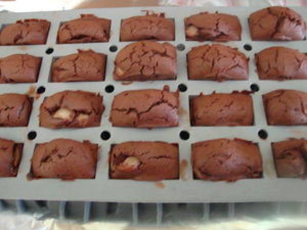 MINI-CAKES CHOCOLAT/POIRE FACON BROWNIES - Préparation etape 5