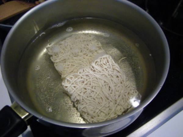 Nouilles asiatiques au jambon et aux champigons noirs - Préparation etape 4