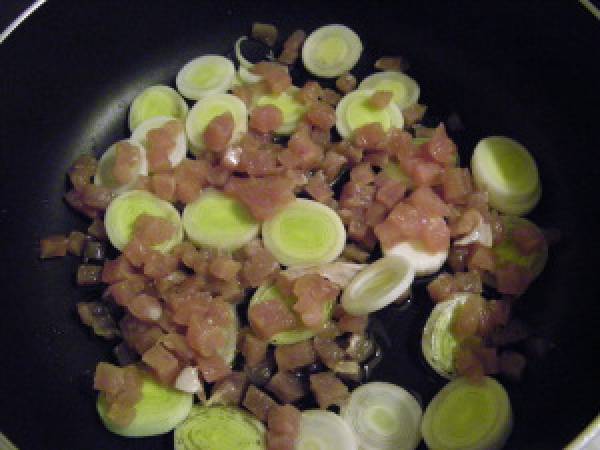 Soupe chinoise au curry, poulet, poireau, champignons noirs et vermicelles - Préparation etape 3