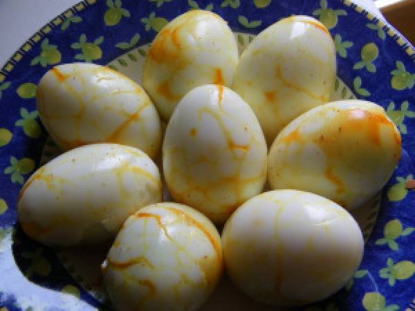 Oeufs marbrés sur nid de tagliatelles de carottes - Préparation etape 4