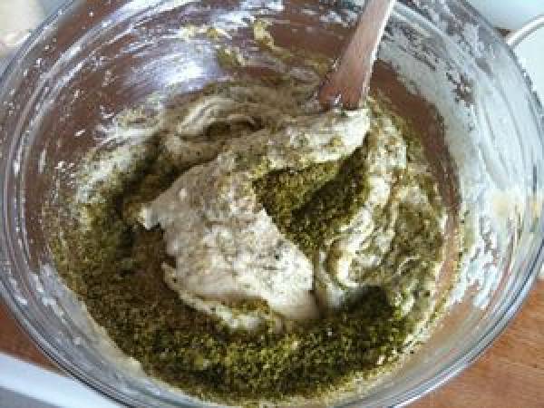 Mon gâteau pistache au chocolat blanc, aux framboises et à la rose - Préparation etape 3