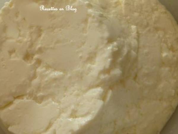 FROMAGE BLANC ET FAISSELLES MAISON SANS FROMAGERE - Préparation etape 3