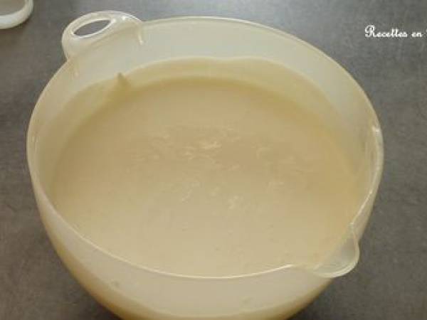 FROMAGE BLANC ET FAISSELLES MAISON SANS FROMAGERE - Préparation etape 5