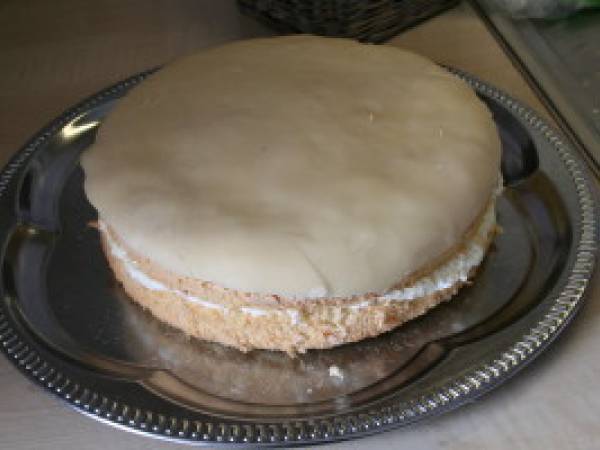 Gâteau d'anniversaire à la couverture de massepain - Préparation etape 10