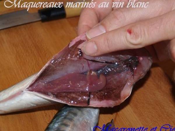 Maquereaux marinés au vin blanc - Préparation etape 1