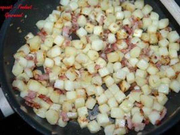 OMELETTE POMMES de TERRE - ÉCHALOTES - Préparation etape 3