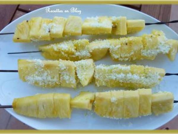 BROCHETTES D'ANANAS CARAMÉLISE AU CITRON VERT CUITES AU BARBECUE - Préparation etape 4