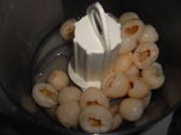 Glace aux litchis - Préparation etape 1