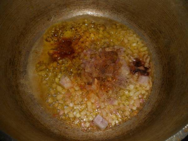 Tajine de poulet aux olives et petits oignons - Préparation etape 1