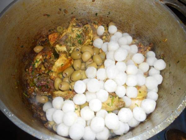 Tajine de poulet aux olives et petits oignons - Préparation etape 4