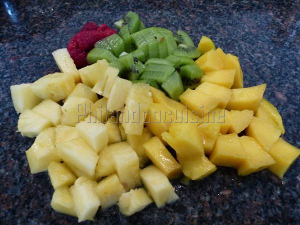 Crème au chocolat blanc sur un lit de fruits frais - Préparation etape 1