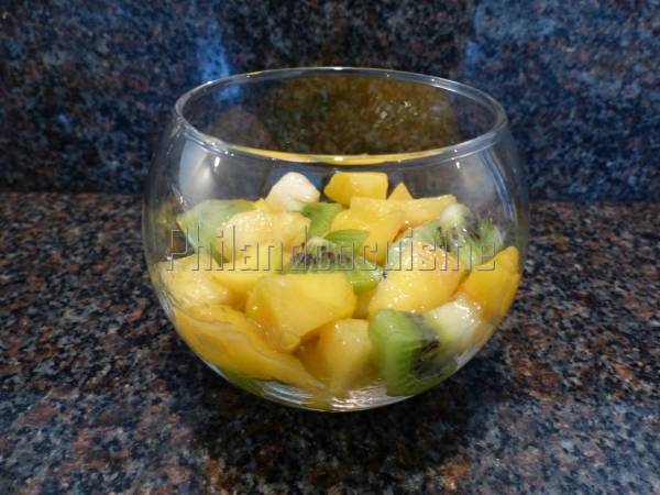 Crème au chocolat blanc sur un lit de fruits frais - Préparation etape 4