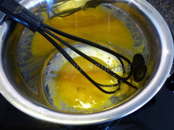 Crème au chocolat blanc sur un lit de fruits frais - Préparation etape 6