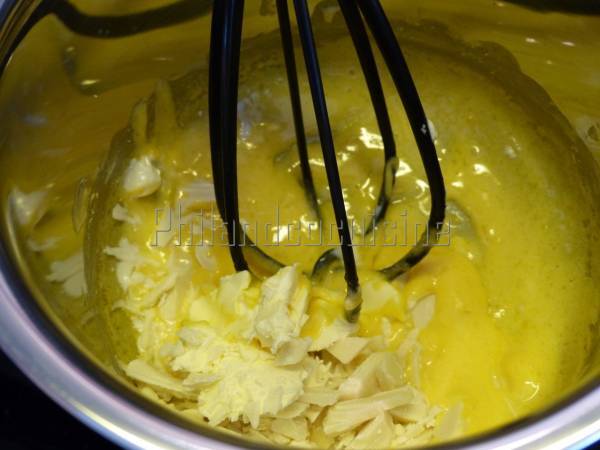 Crème au chocolat blanc sur un lit de fruits frais - Préparation etape 7