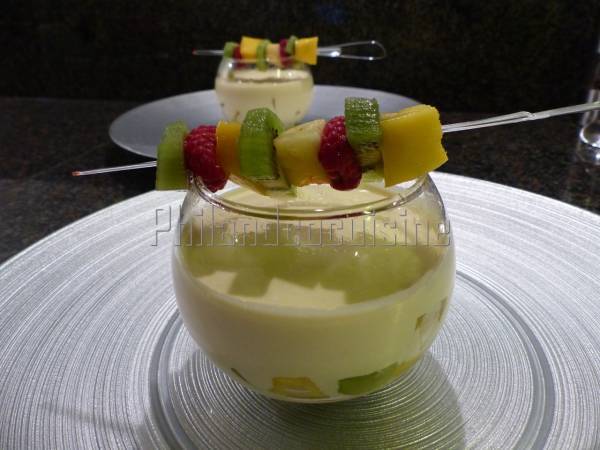 Crème au chocolat blanc sur un lit de fruits frais - Préparation etape 10