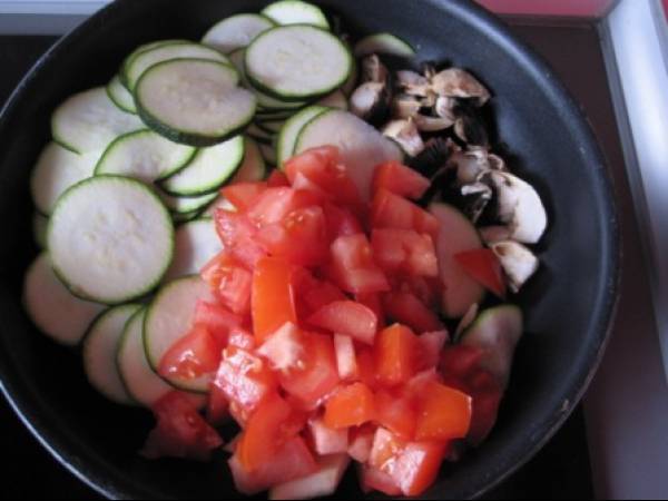 Ratatouille aux graines de sésame et ses nouilles de soja - Préparation etape 1