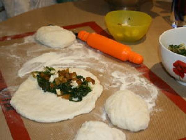 Petits chaussons fourrés aux blettes, raisins secs et chèvre - Préparation etape 4