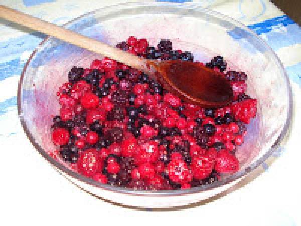 Gâteau d'anniversaire aux noisettes et aux fruits rouges - Préparation etape 1
