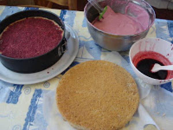 Gâteau d'anniversaire aux noisettes et aux fruits rouges - Préparation etape 11