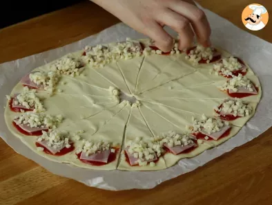 Mini croissants apéritif (pizza au jambon et fromage) - Recette