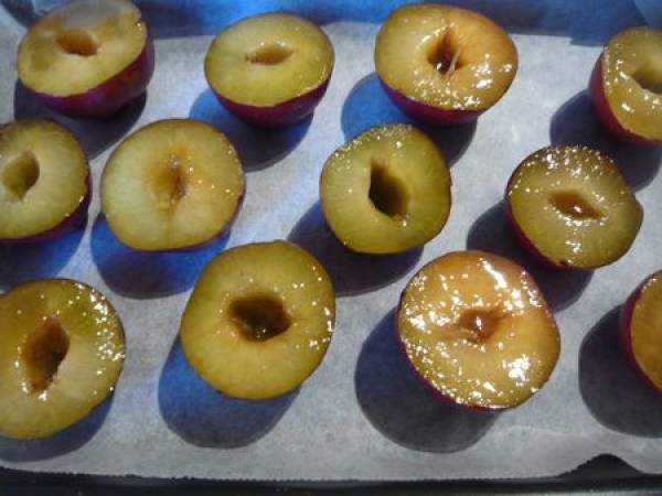 Prunes rôties au miel et à la verveine ! - Préparation etape 3