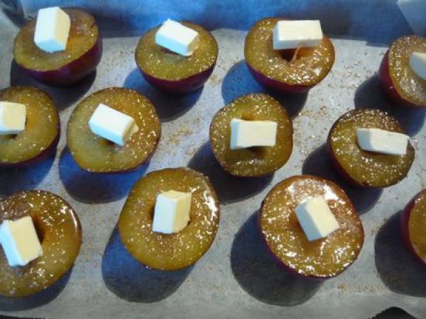 Prunes rôties au miel et à la verveine ! - Préparation etape 4