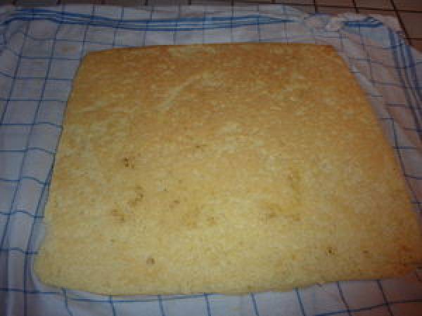 Gâteau roulé à la confiture de pêches - Préparation etape 7