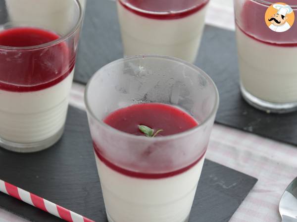 Panna Cotta à la vanille et son coulis de framboises - Préparation etape 9