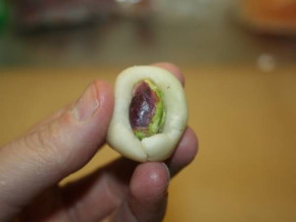 Chocolats fourrés au massepain et pistaches - Préparation etape 2