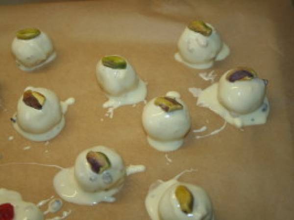 Chocolats fourrés au massepain et pistaches - Préparation etape 5